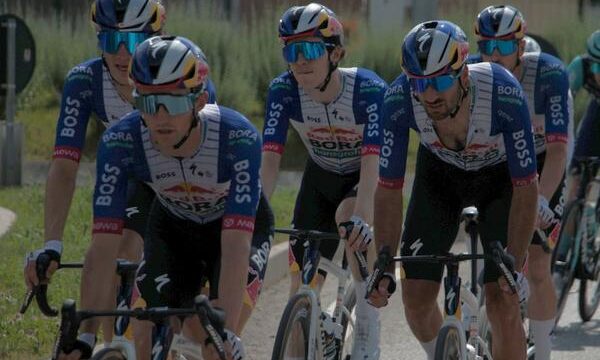 Road Cycling Race Tactics: Positioning, Breakaways and Pacing