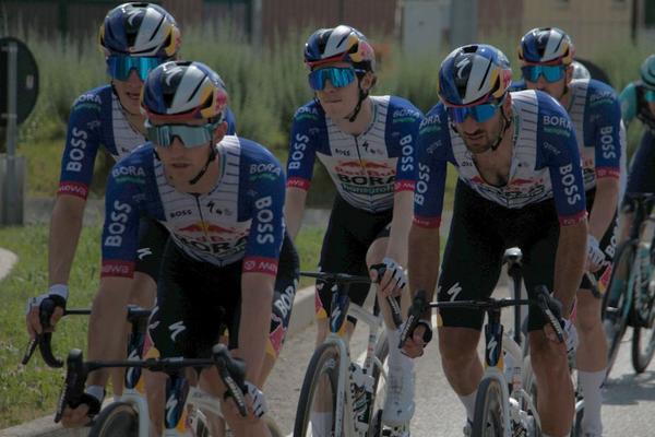 Road Cycling Race Tactics: Positioning, Breakaways and Pacing